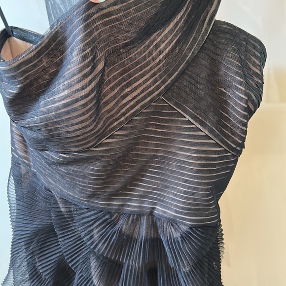 BCBG dress size 0 brand new black & beige one shoulder - Picture 5 of 5